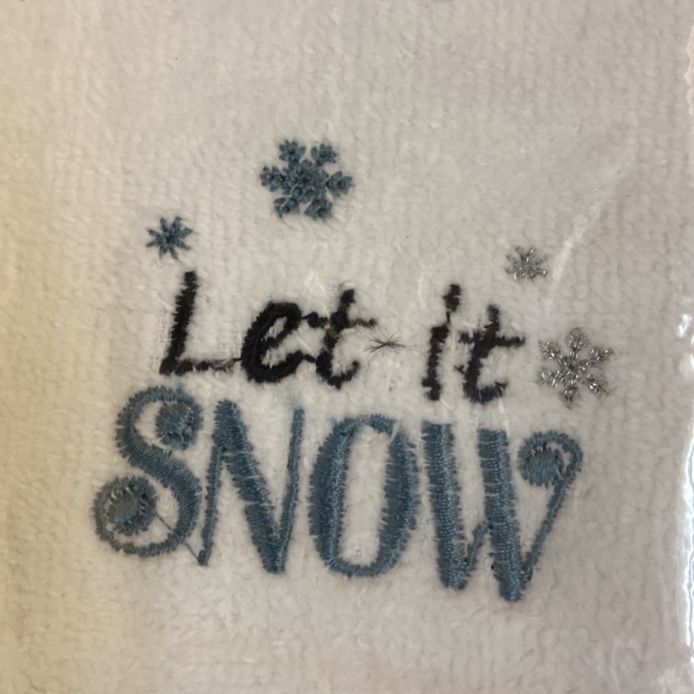 Serafina Home Christmas / Holiday Finger Tip Towels - set of 4 - Picture 4 of 5